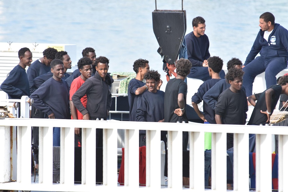 Tensión entre la Comisión Europea e Italia por nuevo barco de migrantes