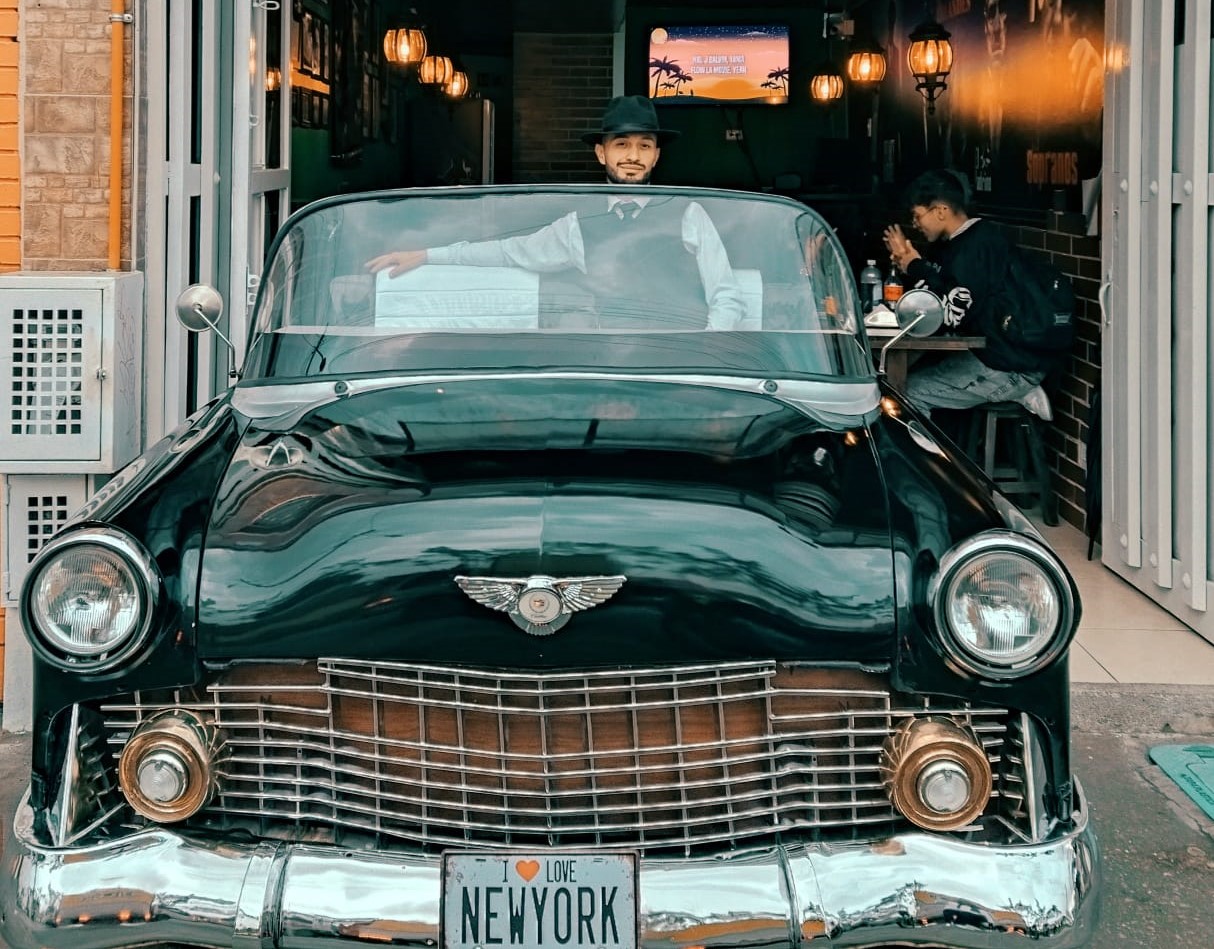 Él emprendió con una ‘trattoria’ y la temática de la película “El Padrino”