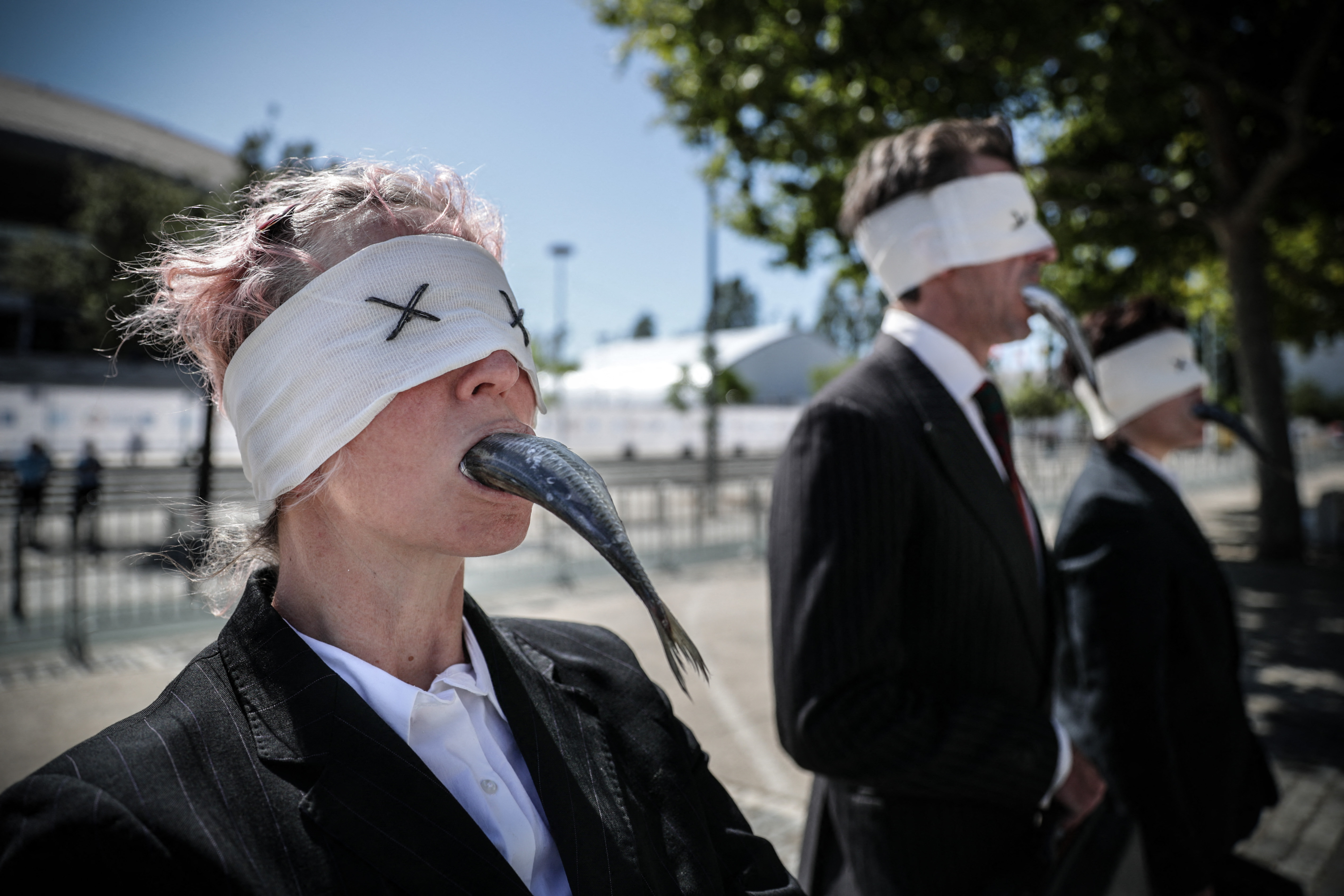“Guerra contra los peces”: así protestan activistas en Portugal