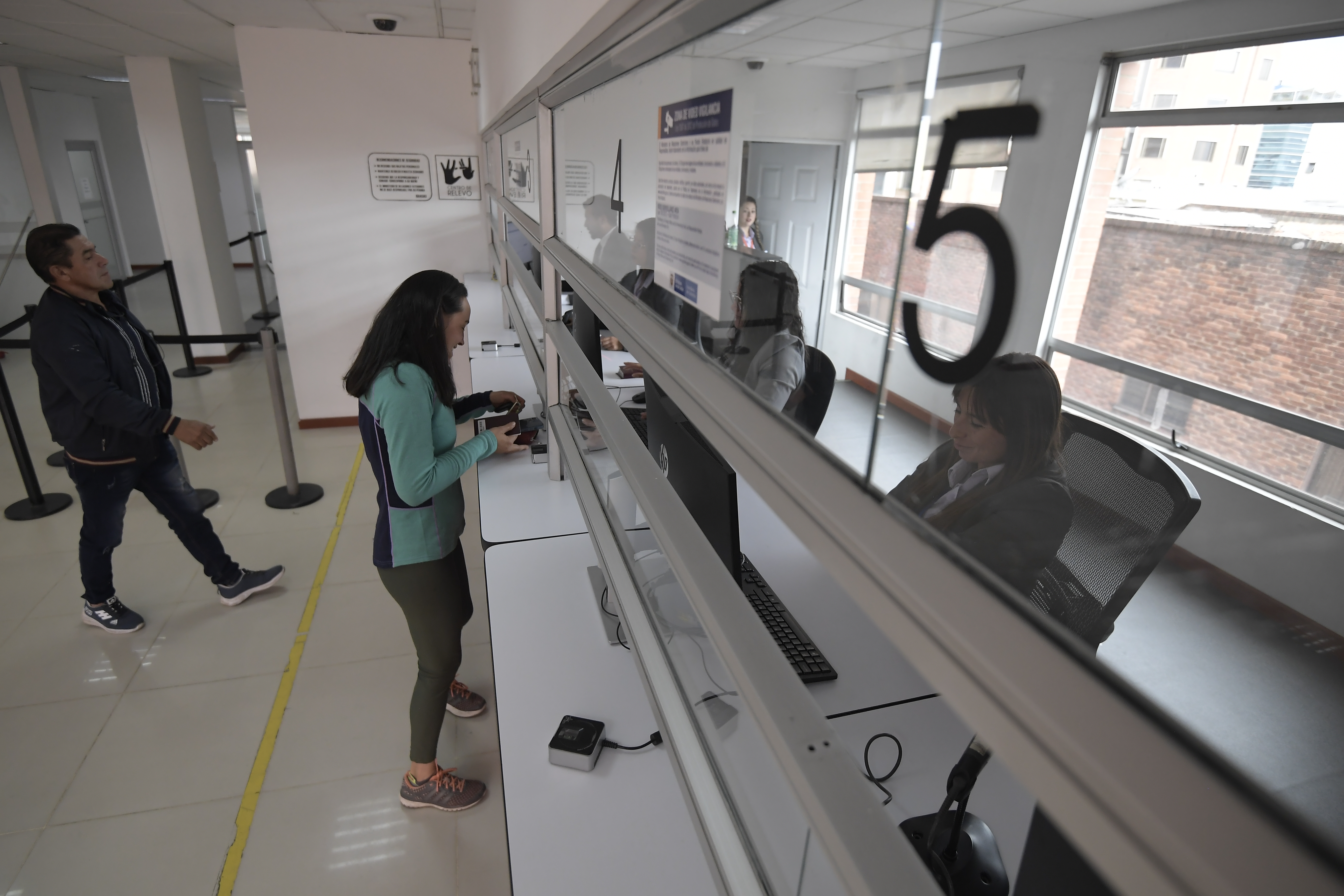 Ciudadanos se ahorrarán $17.000 millones en trámites distritales, dice la Alcaldía