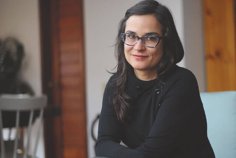 Tu cruz en el cielo desierto, la nueva obra literaria de Carolina Sanín