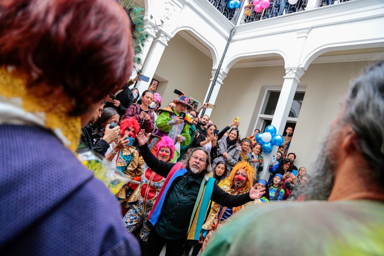 La ministra de Cultura, Patricia Ariza, fue recibida entre bailes y cantos.