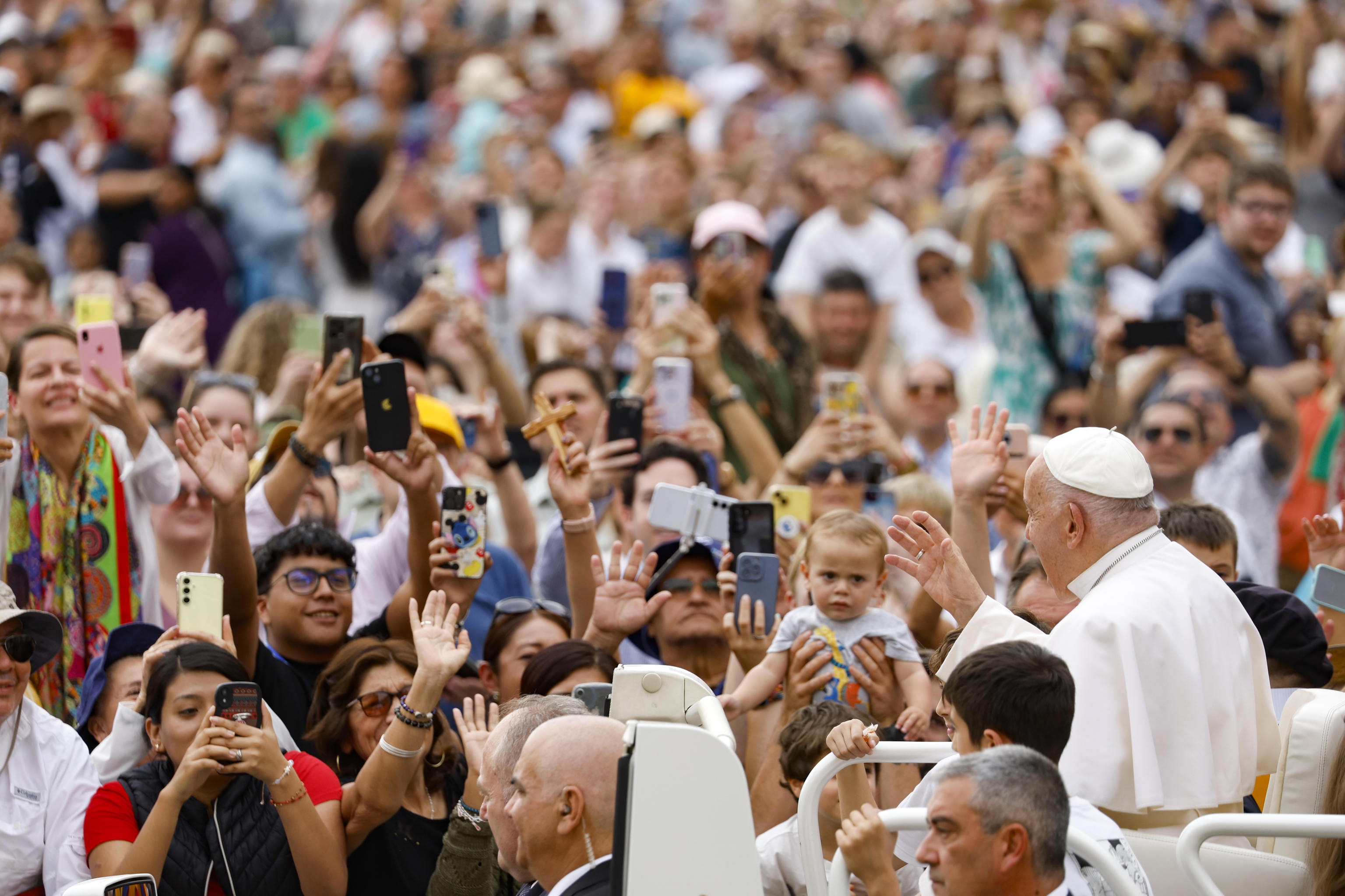 Vatican City (Vatican City State (holy See)), 19/06/2024.- Pope Francis waves as he arrives to lead the weekly general audience in Saint Peter's Square, Vatican City, 19 June 2024. (Papa) EFE/EPA/FABIO FRUSTACI