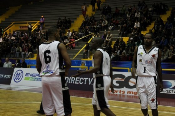 Águilas se recuperó frente a Piratas en la Liga de Baloncesto