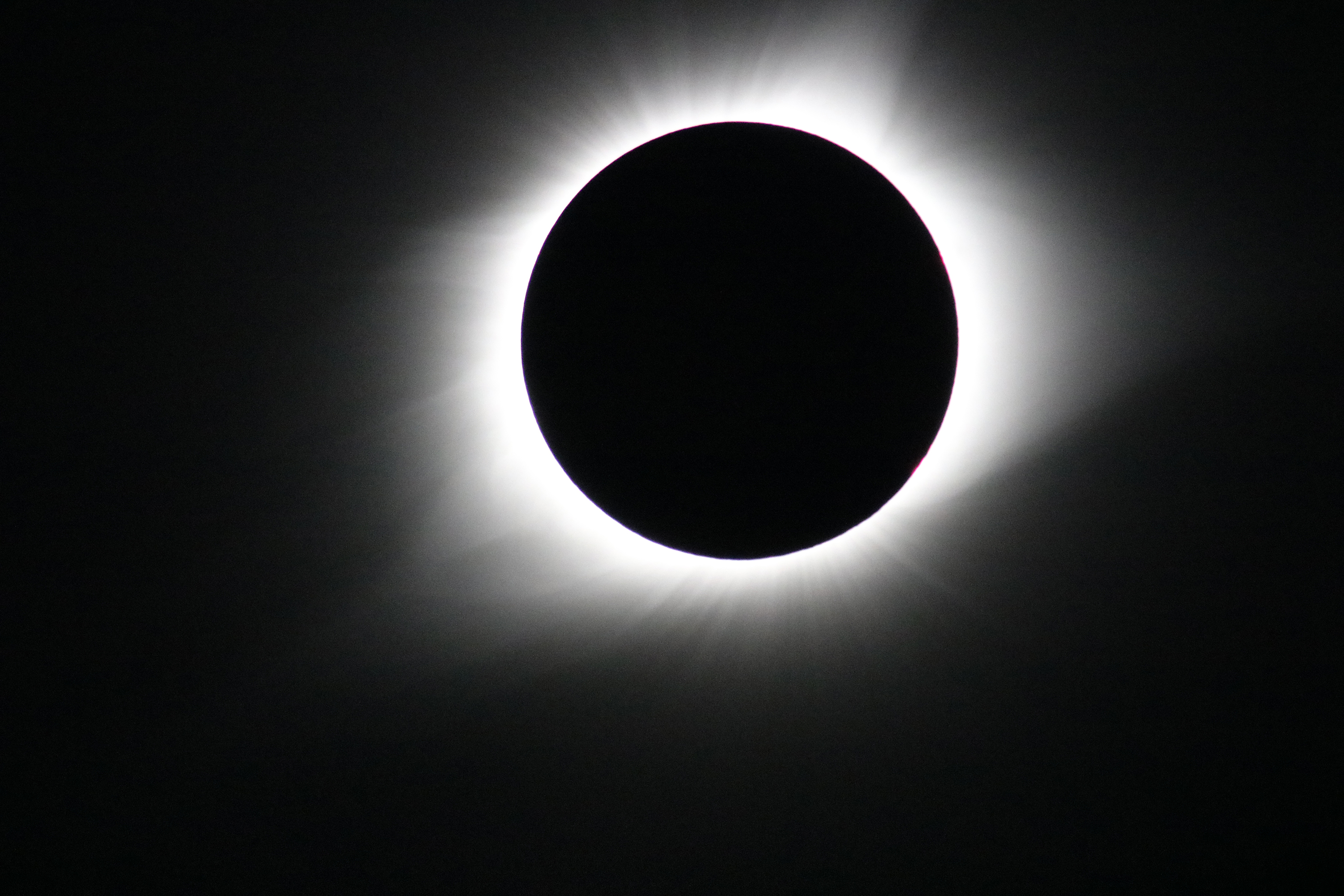 Este 8 de abril habrá eclipse solar total, ¿cómo será su paso y dónde se verá?