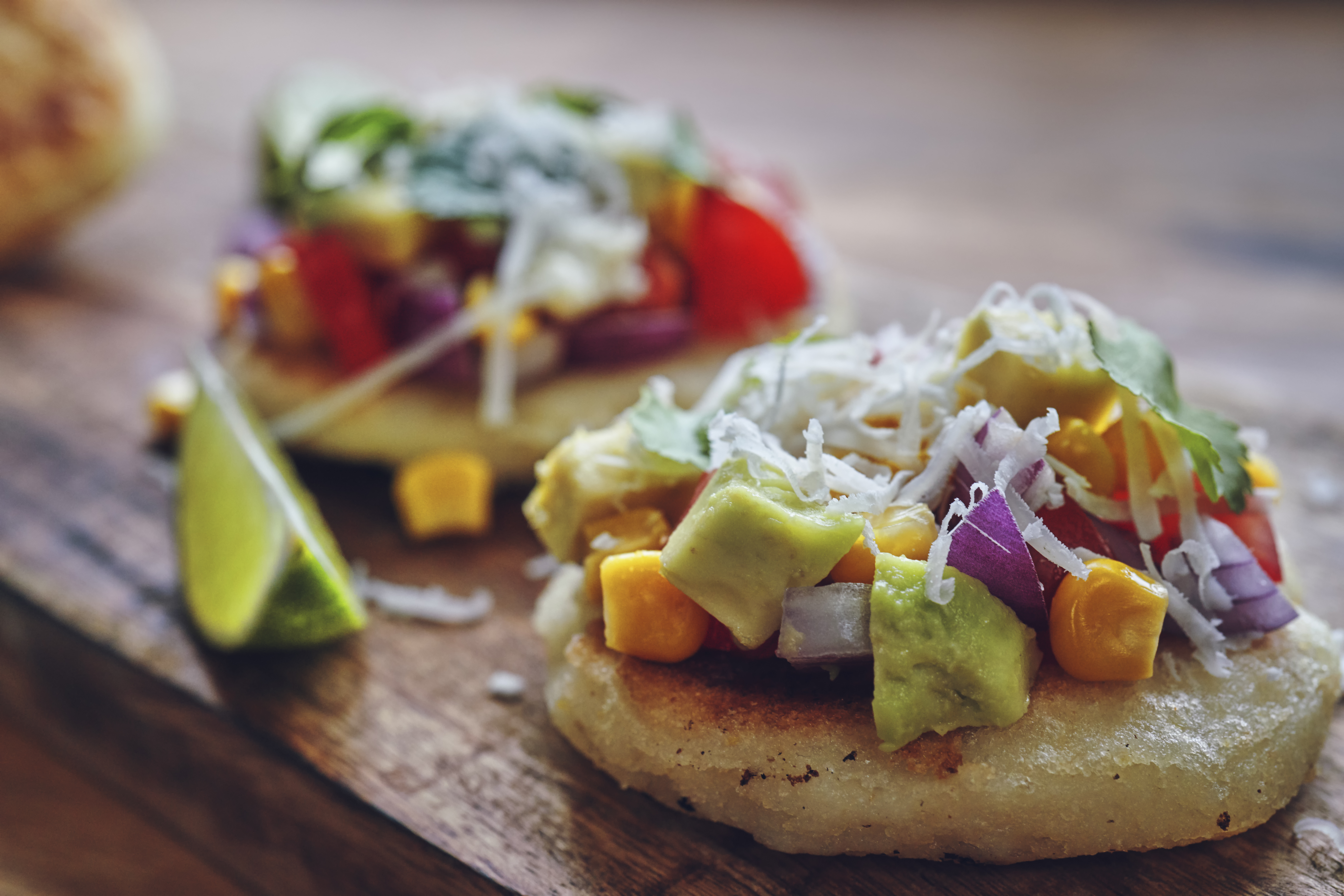 Así se preparan unos deliciosos montaditos de arepa