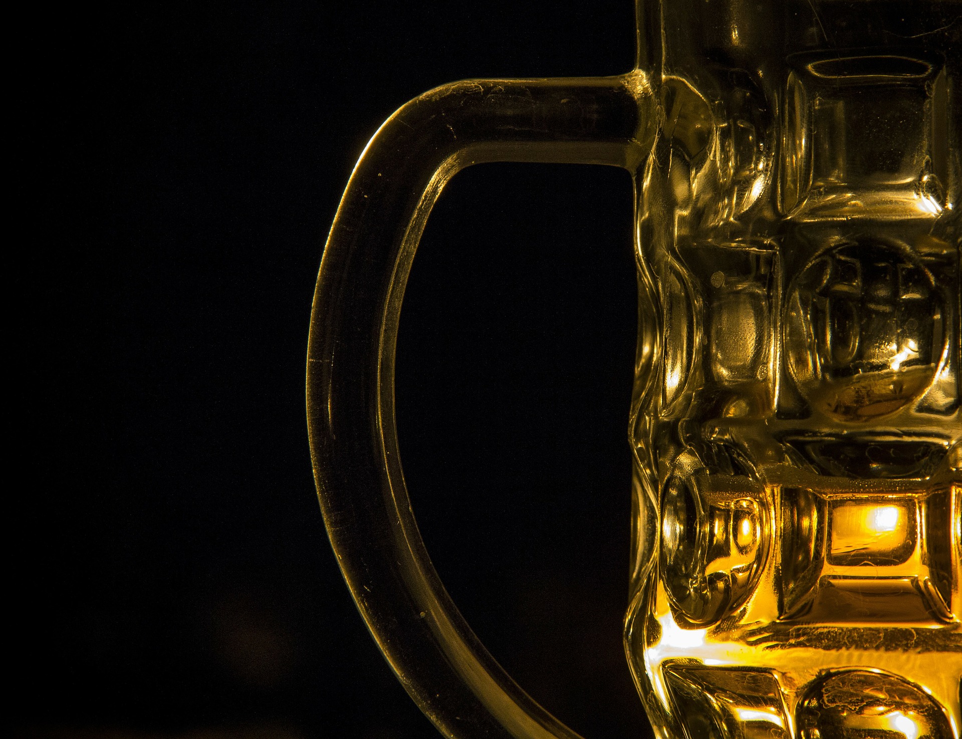 Ojo: Mezclar bebidas alcohólicas con energizantes aumentaría agresiones sexuales