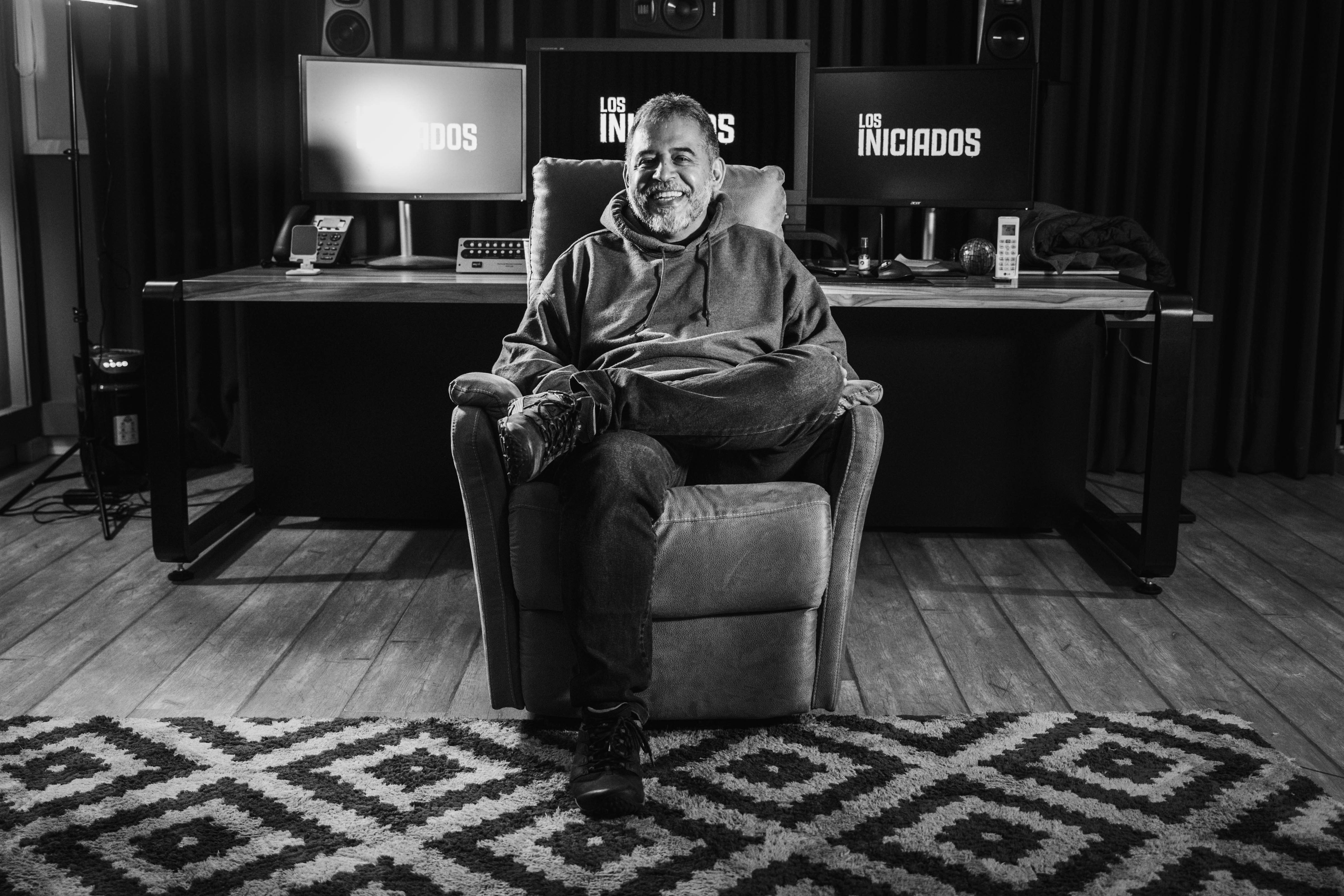 Mario Mendoza: “creo profundamente en la desobediencia civil”