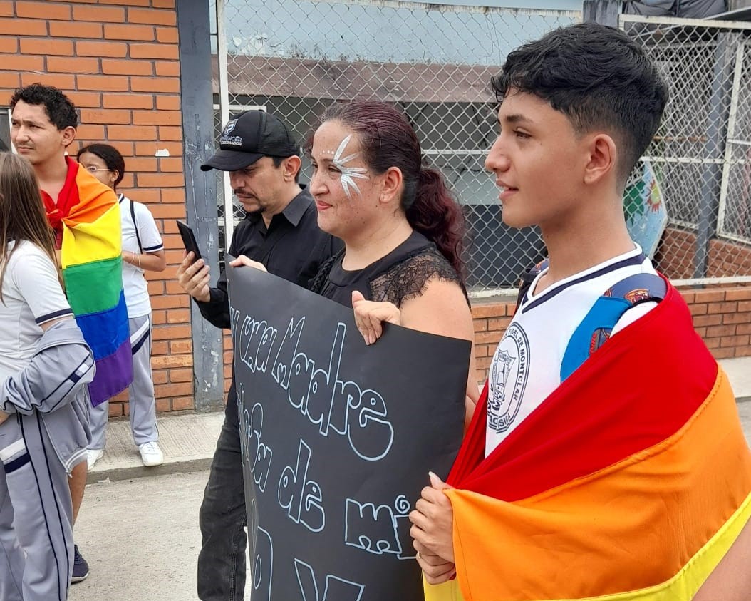 Estudiante denuncia ser discriminado por rector de su colegio en Mocoa