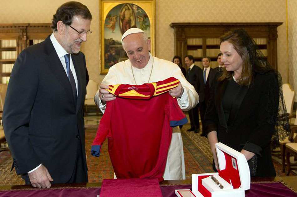 Rajoy y el papa Francisco discutieron sobre la difícil situación económica de España