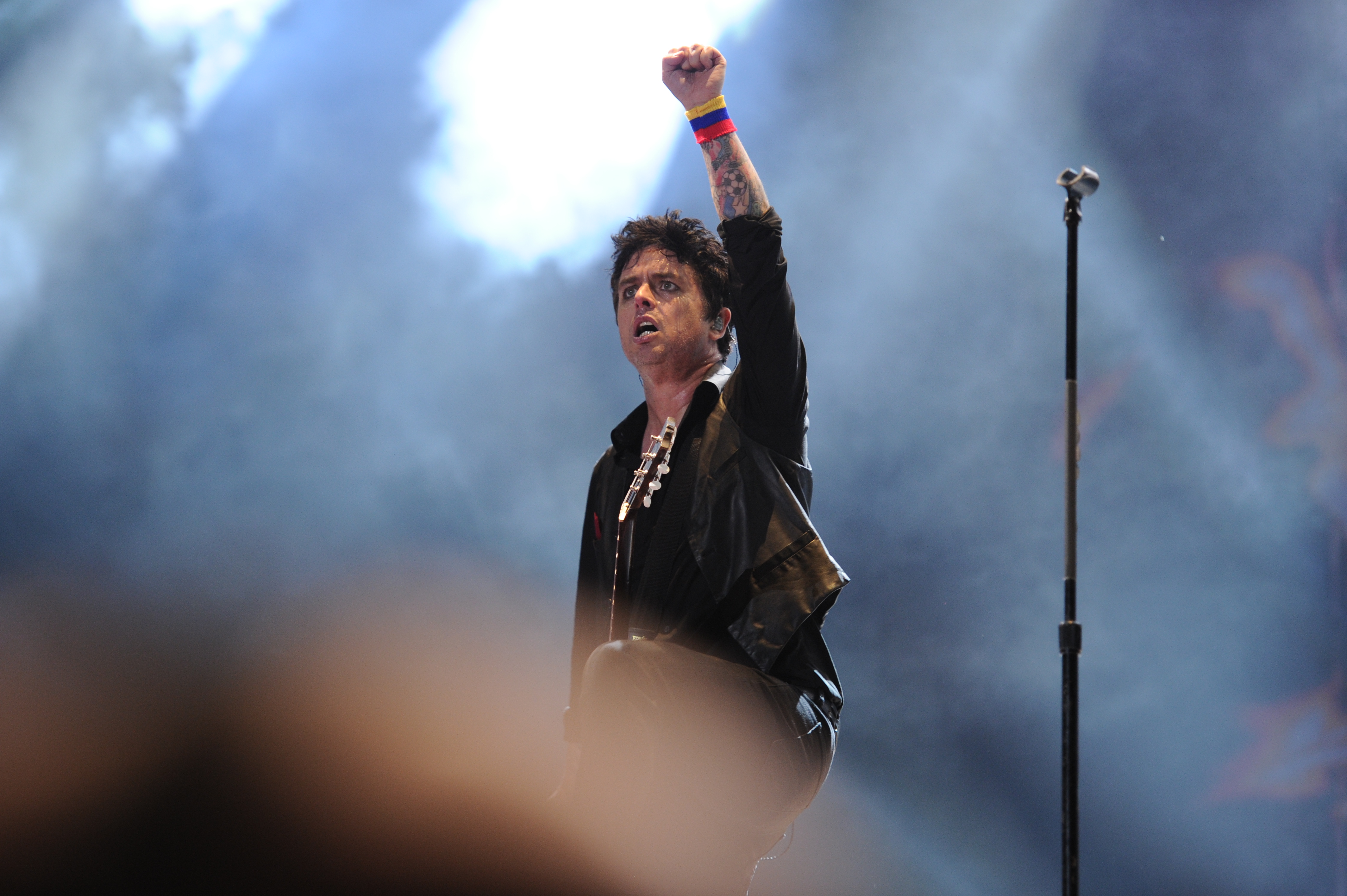 Vive Claro responde denuncias por exceso de ruido en concierto de Green Day