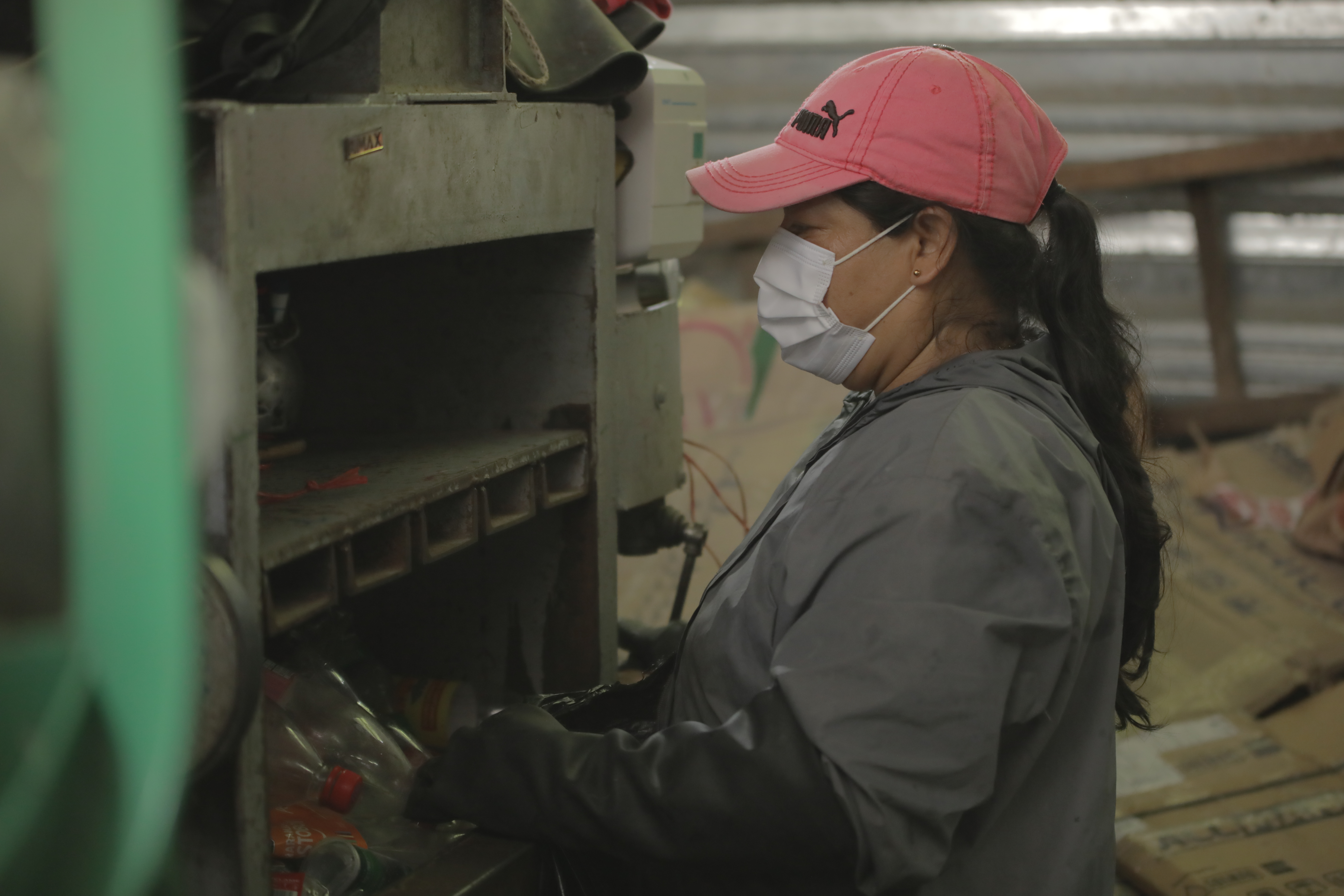 En 2023 se les dotó de un motocarro y adquirieron un montacargas, además de implementar un programa de sensibilización ambiental que se extendió durante todo el año.
