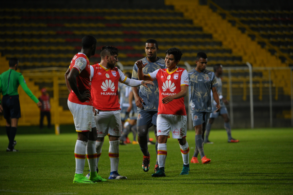 Con un autogol, Santa Fe salvó el invicto e igualó ante Tigres