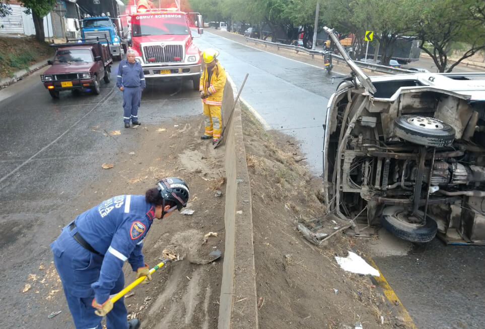 La circulación de la vía fue normalizada. / Cortesía Bomberos de Yumbo