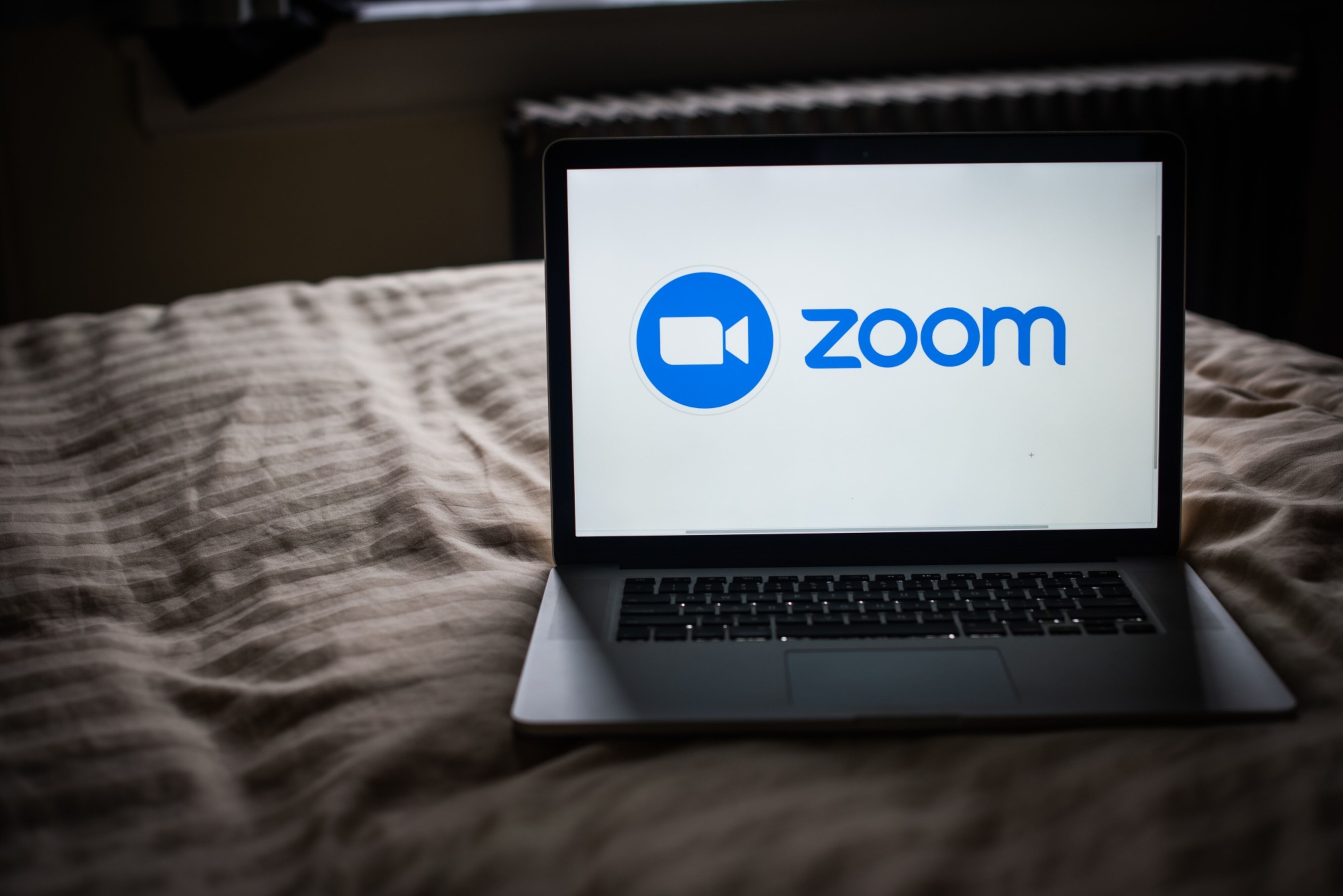 Zoom y la polémica por el uso de datos para entrenar inteligencia artificial