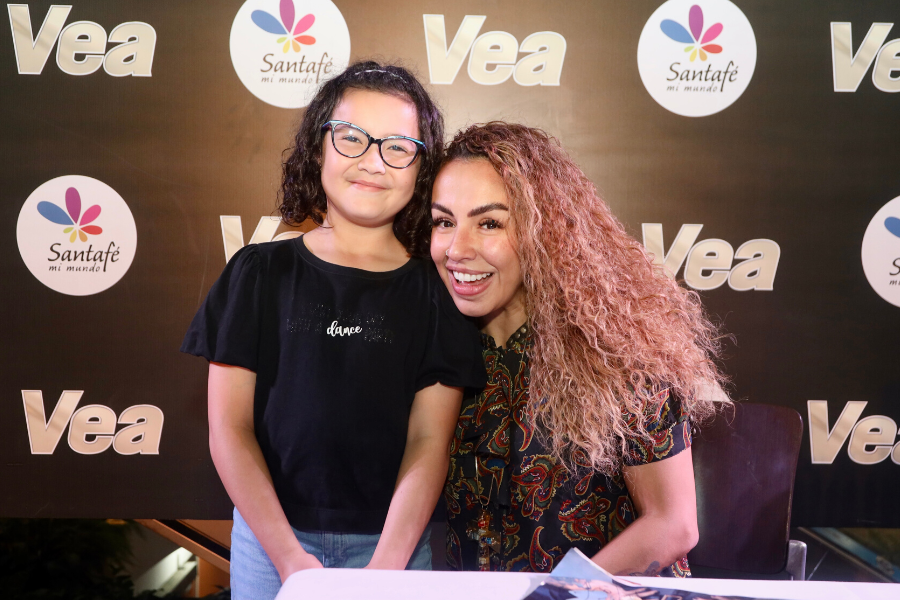 Video | Maía cantó y disfrutó con sus seguidores en el Centro Comercial Santafé