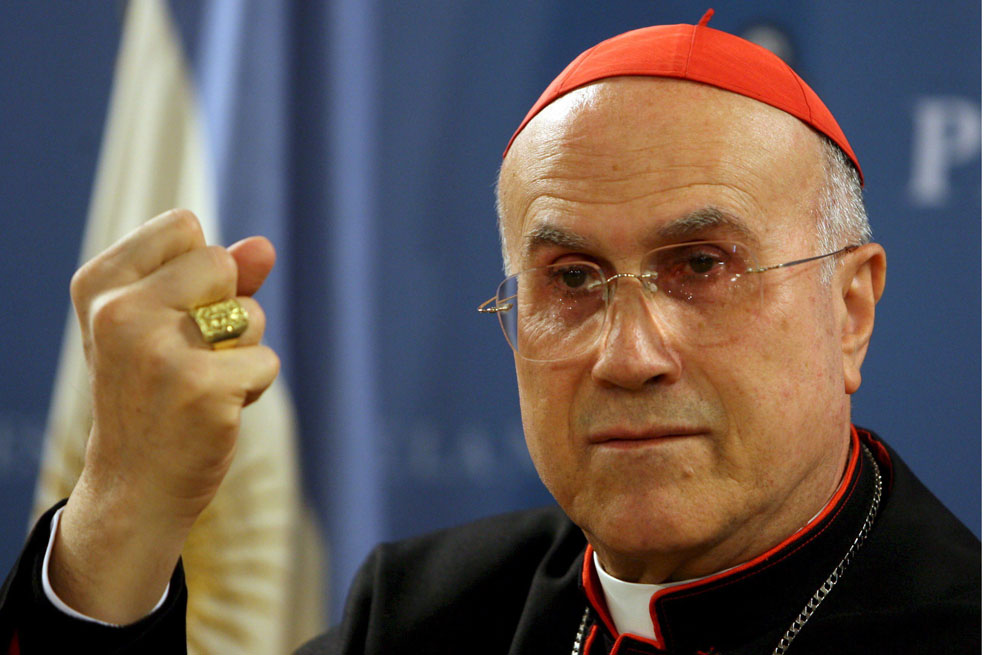 Las sombras cubren al exnúmero dos del Vaticano