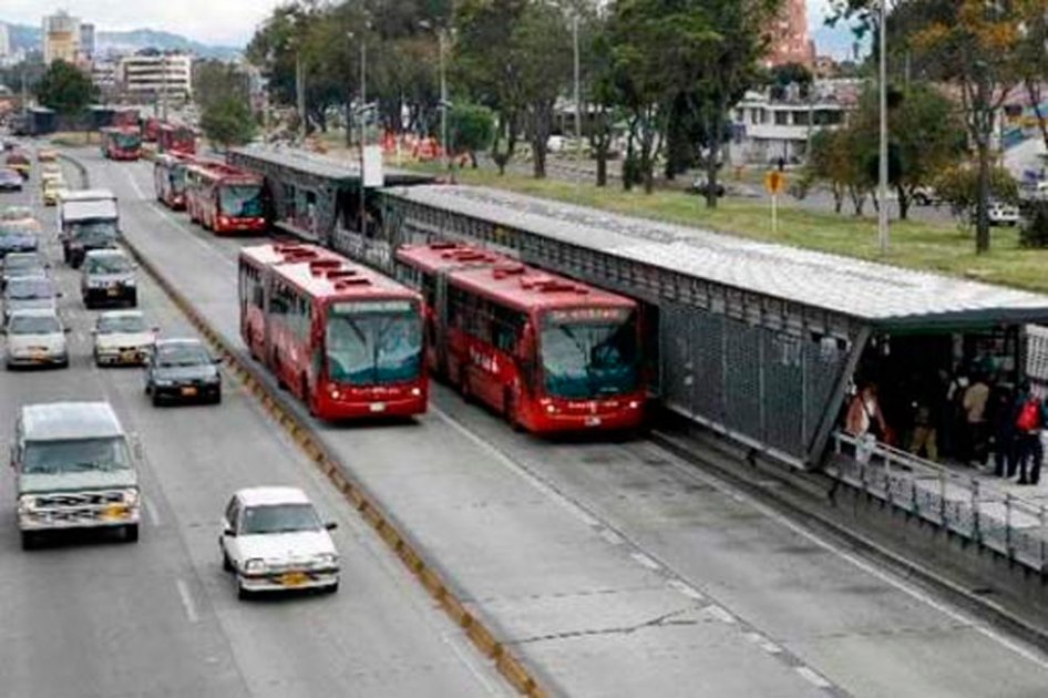 ¿Qué hacer con el que pide una moneda en Transmilenio?: a veces doy dinero y otras digo “no más”