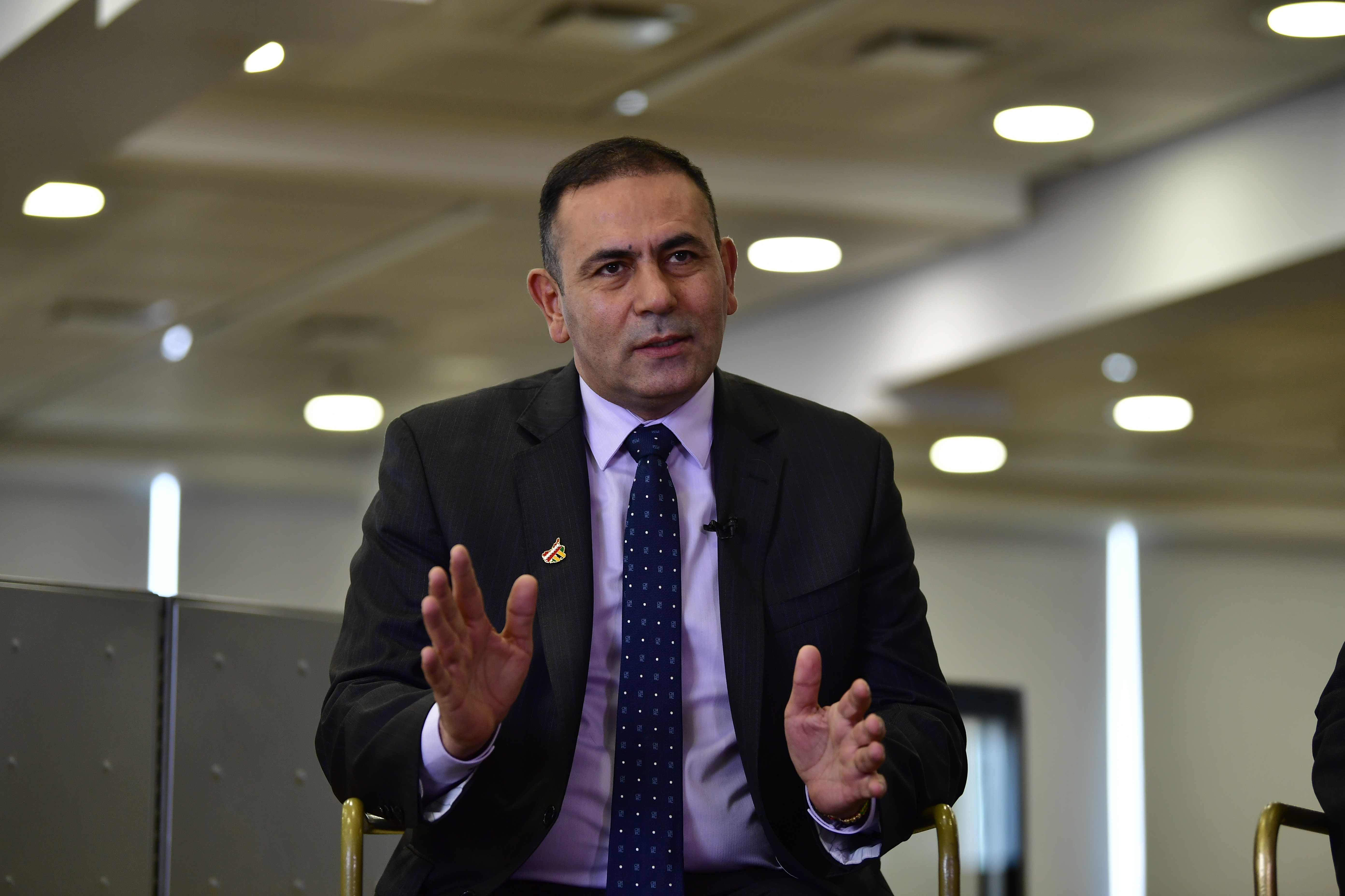 Gobernador de Santander reaviva polémica por viajes en helicóptero