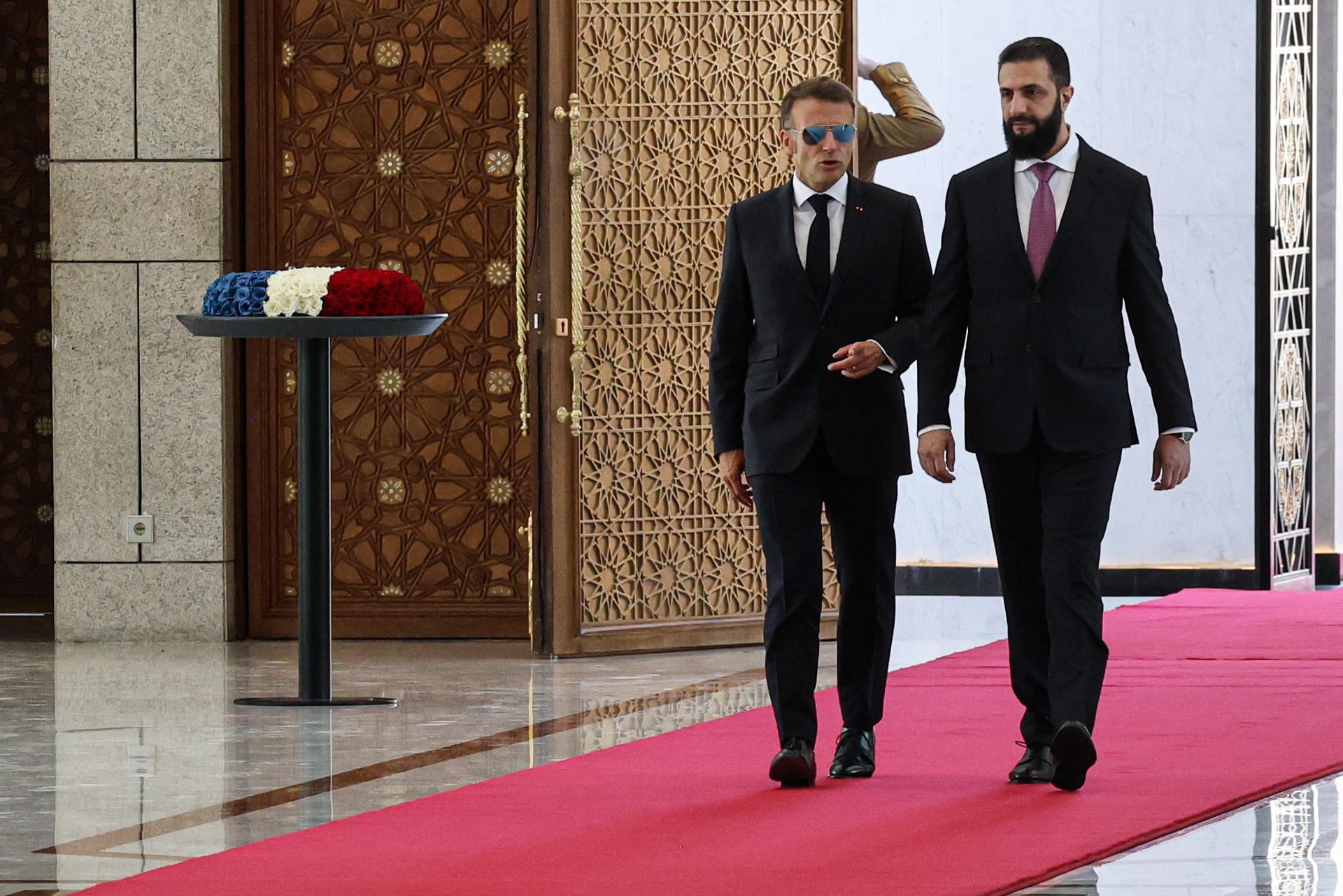 Dos atentados en Damasco durante la visita de Macron a Siria dejan al menos 18 heridos