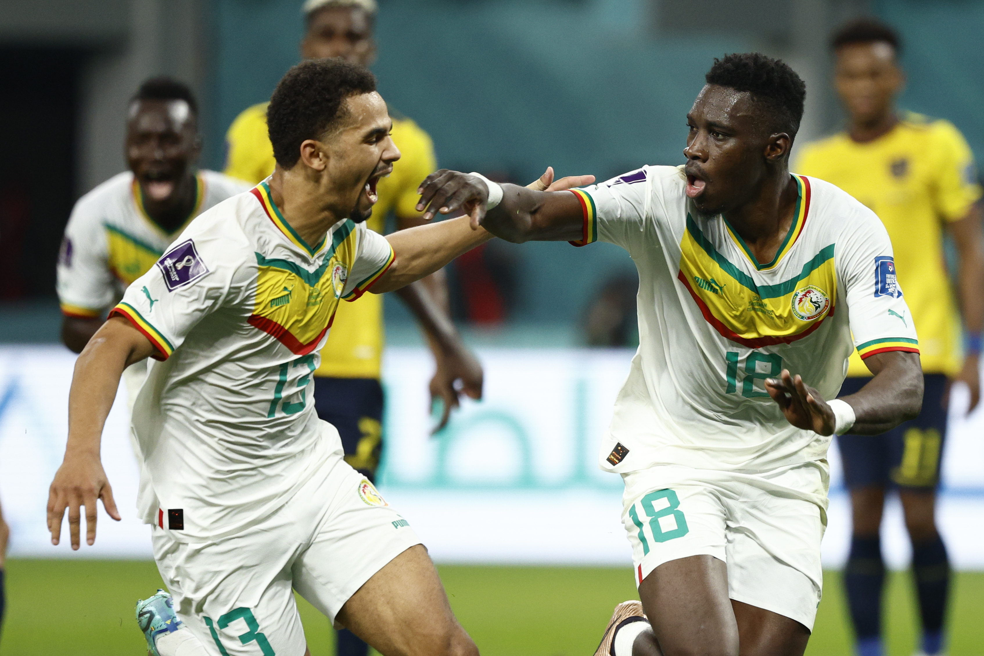 GR2105. DOHA (CATAR), 29/11/2022.- Ismaila Sarr de Senegal celebra su gol hoy, en un partido de la fase de grupos del Mundial de Fútbol Qatar 2022 entre Ecuador y Senegal en el estadio Internacional Jalifa en Doha (Catar). EFE/ Rodrigo Jiménez
