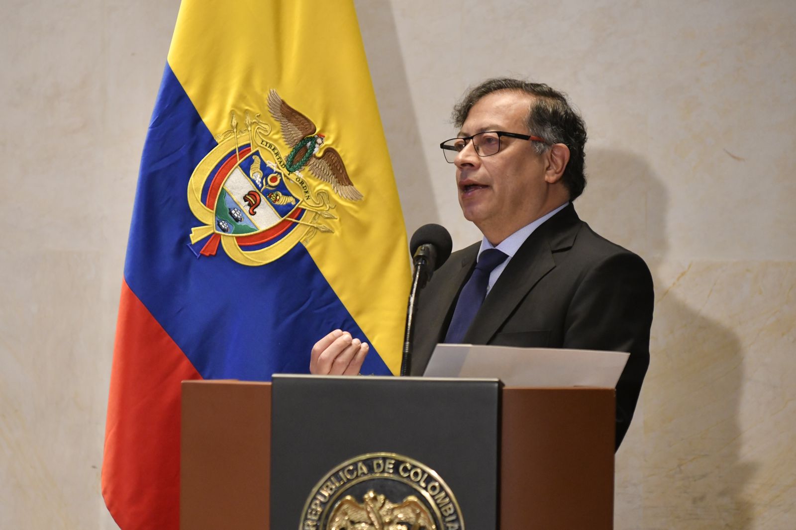 Petro buscaría dar “salida concertada” a Glencore, dueña de Cerrejón