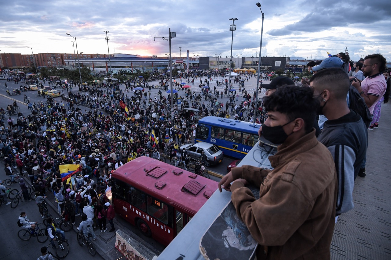 En fotos: el jueves se vivió otra noche de protestas en el Portal Américas