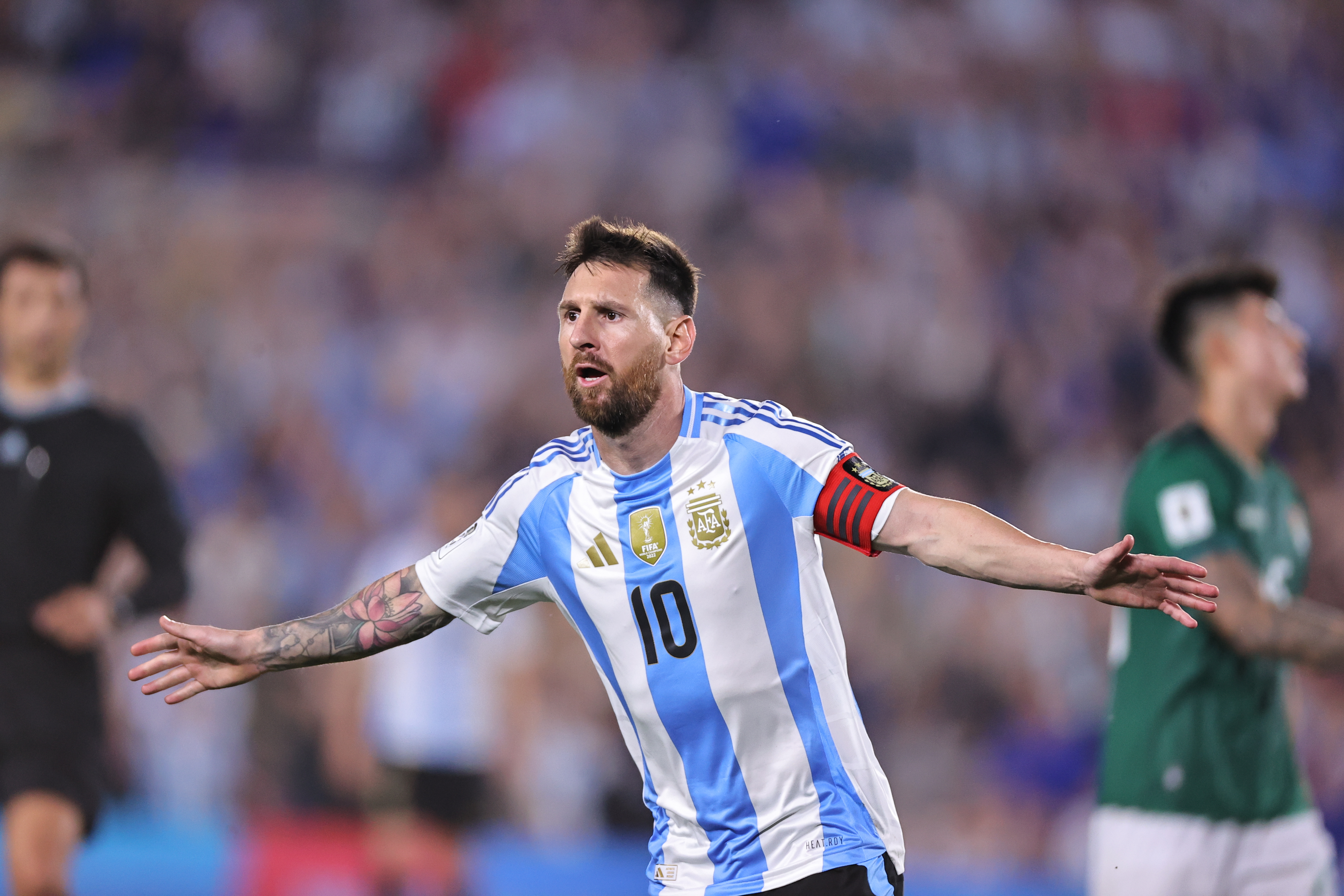 La ‘ley anti-Messi’: prohíben a hinchas paraguayos vestir prendas del argentino