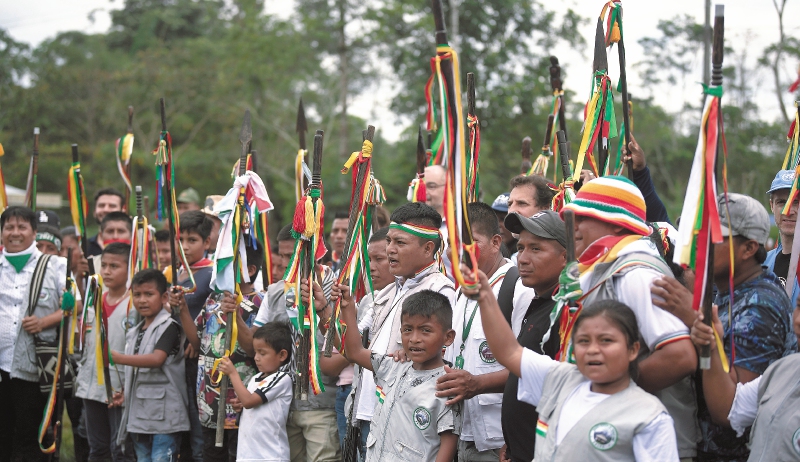 La guardia indígena del pueblo awá trata de garantizar la seguridad y paz en el territorio.