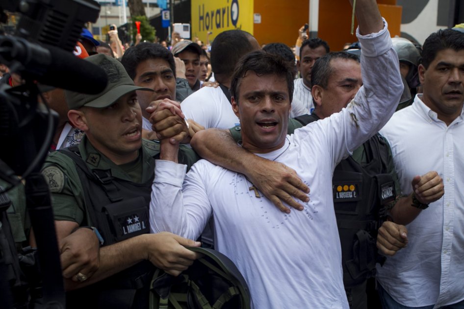 Líder opositor venezolano Leopoldo López se entregó a las autoridades