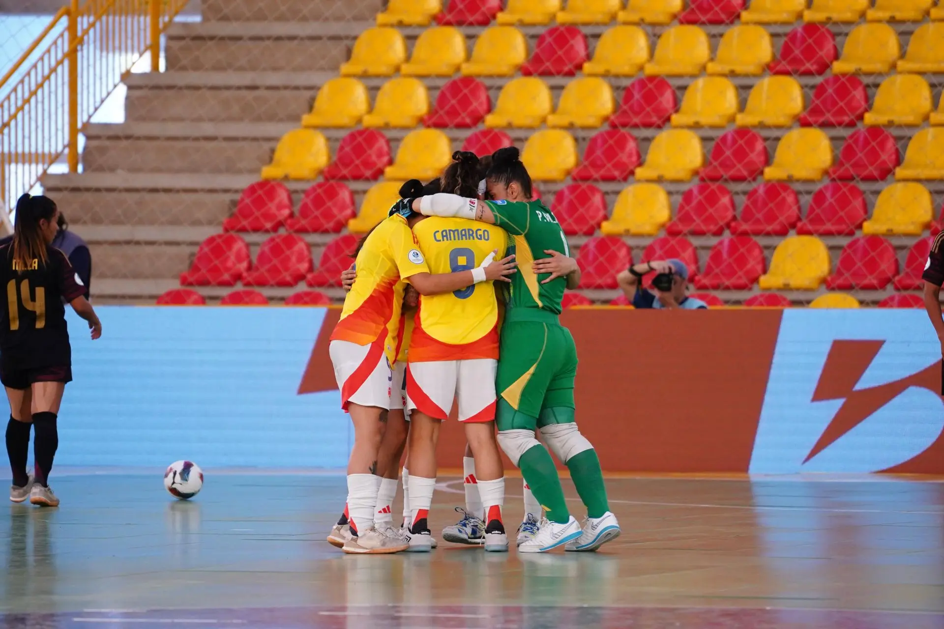 ¡Qué goleada! Colombia bailó a Perú y sueña con la Copa América de Futsal Femenina