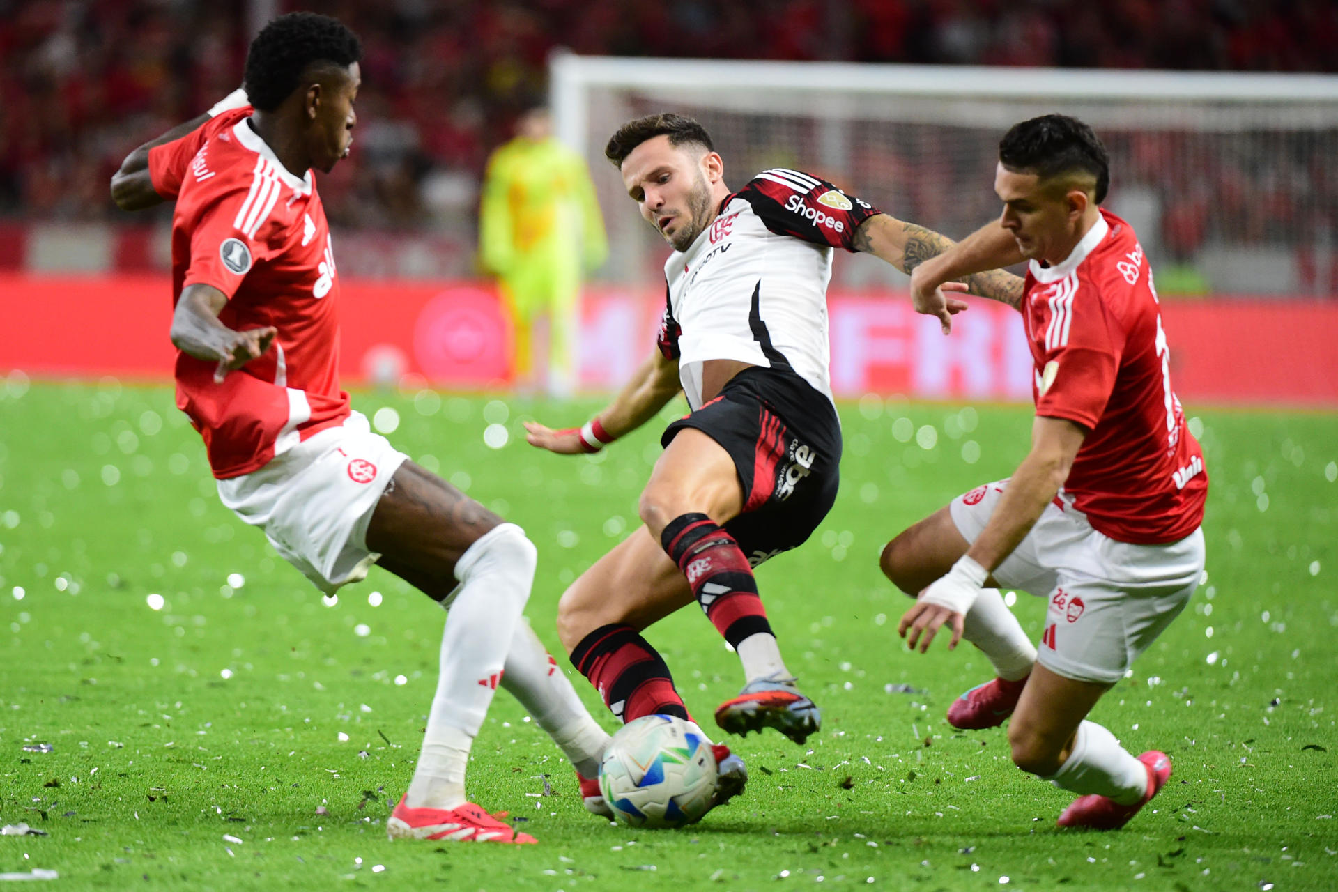 Este es el golazo que le marcó Rafael Santos Borré a Flamengo en el Maracana: video