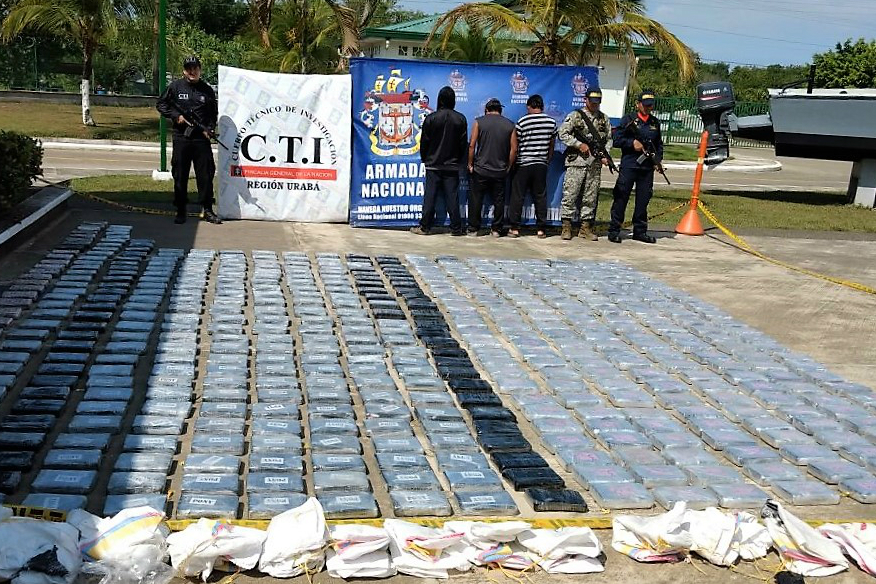Armada incauta media tonelada de cocaína en aguas del Caribe