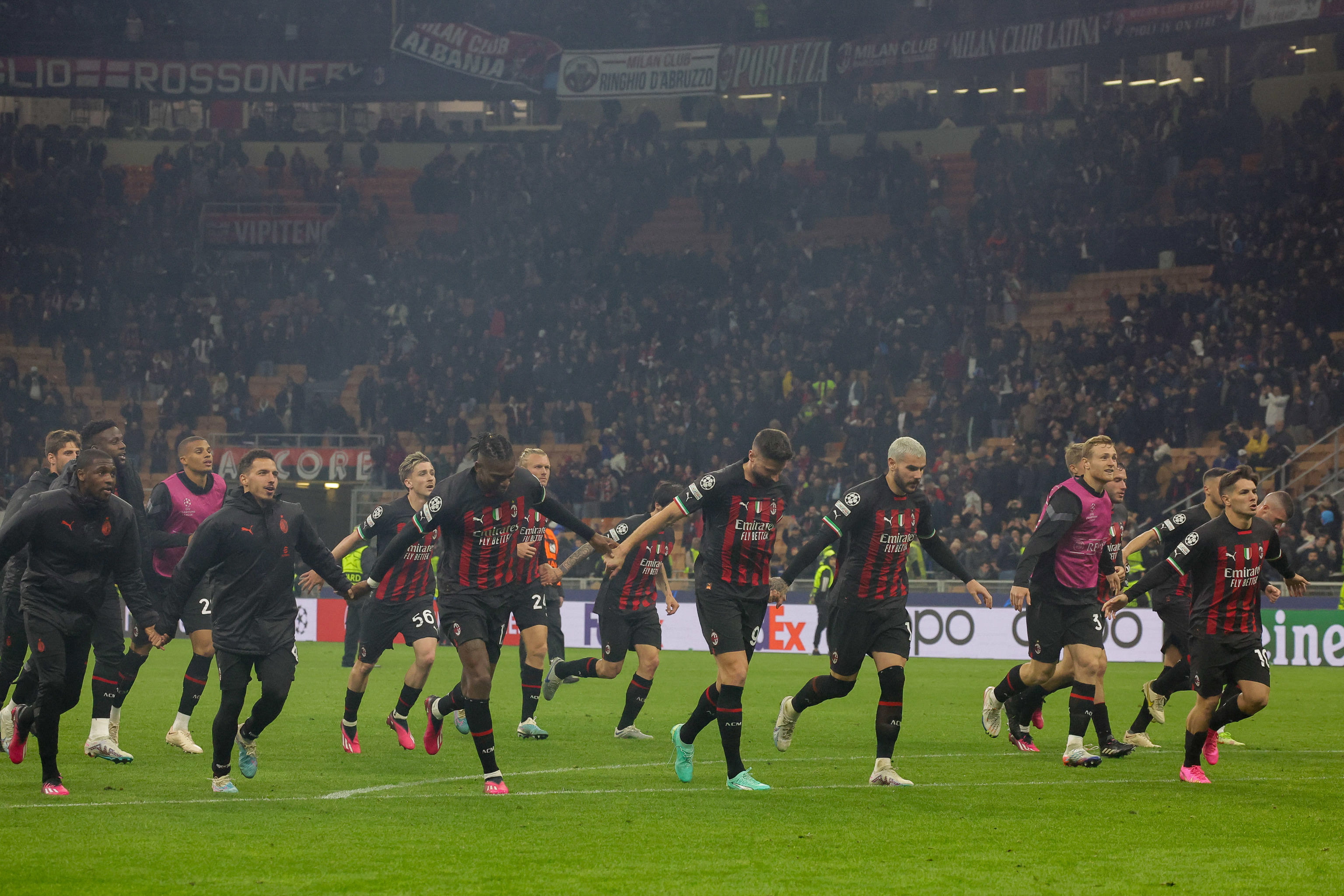 Milan dio el primer golpe ante un Nápoles sin efectividad