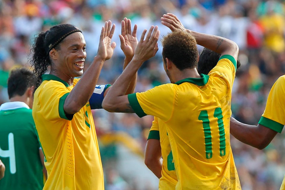 Ronaldinho y Neymar apuntalan primera victoria en la nueva era Scolari