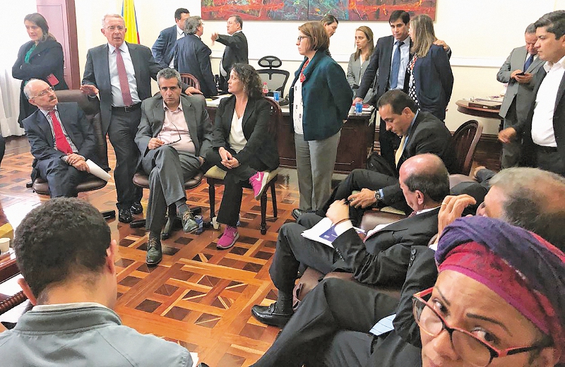 Uribe: “A las personas de las Farc que están en este Congreso les creo su voluntad de paz”
