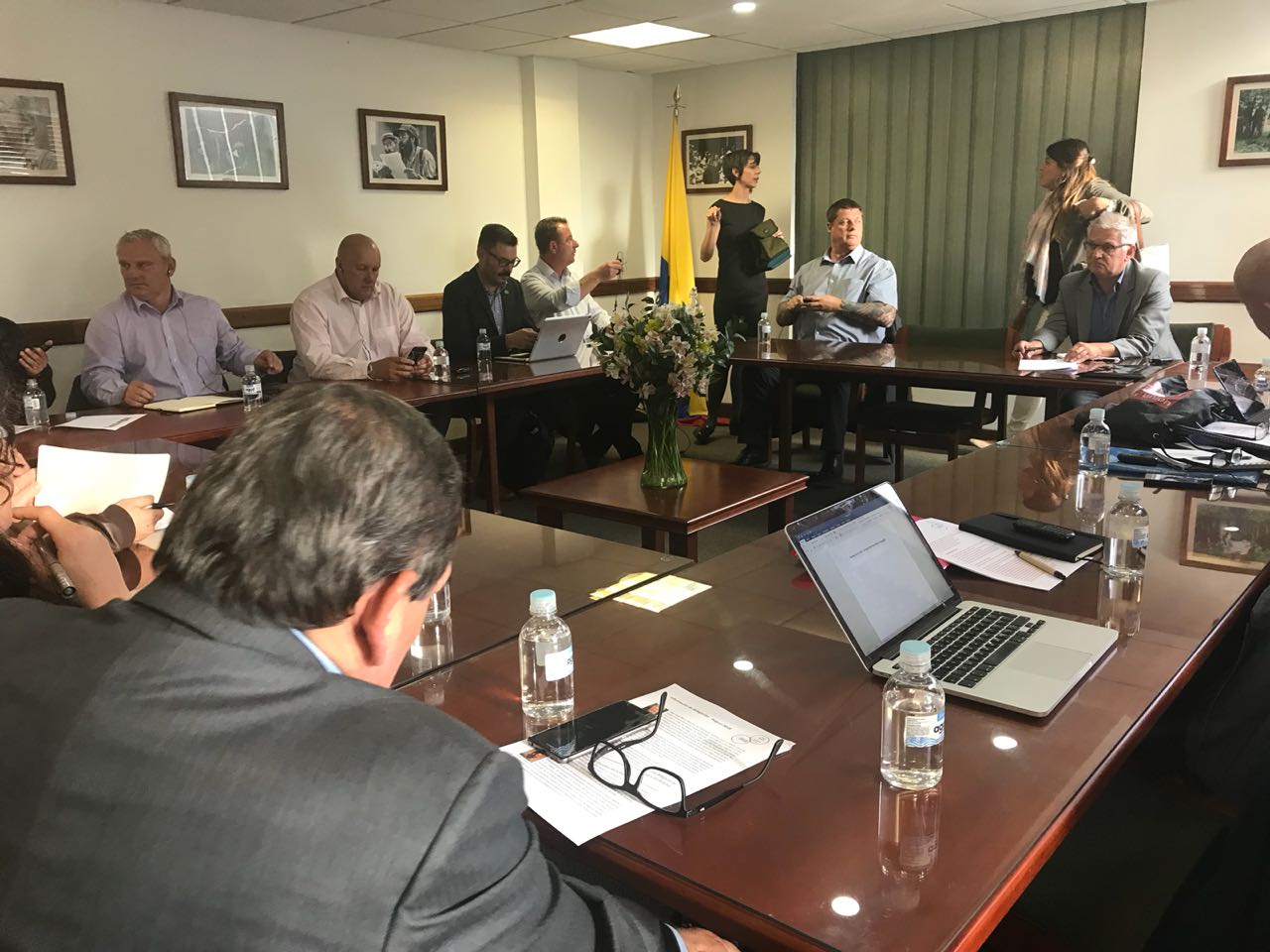 Misión británica-irlandesa de monitoreo de paz se reunió con el partido FARC