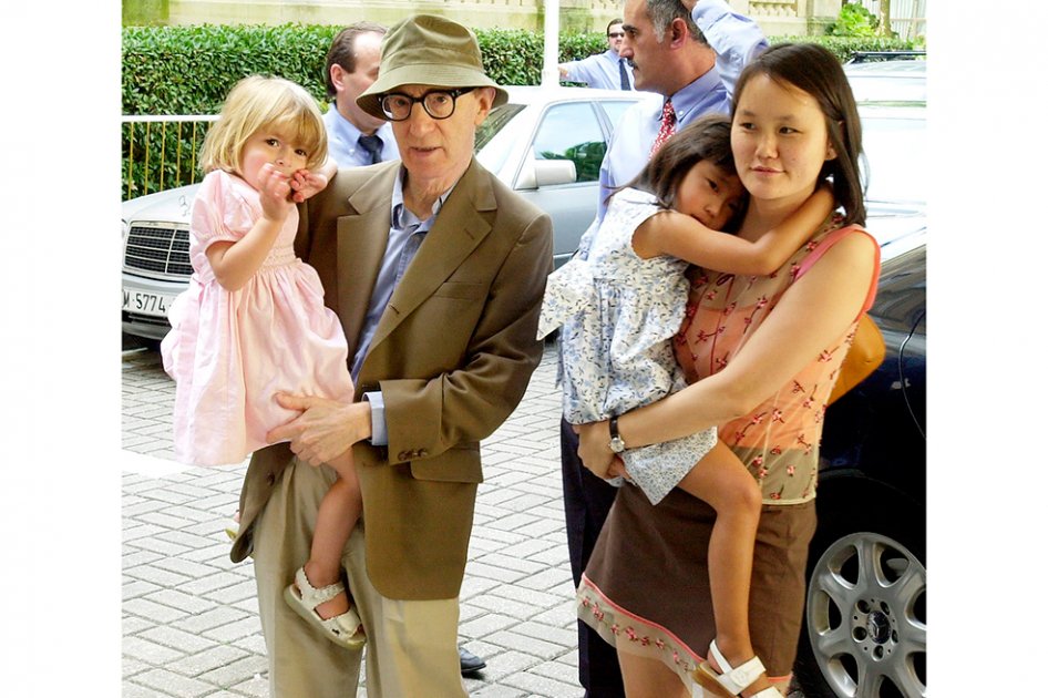 Woody Allen dice que en su matrimonio fue «paternal y funcionó»