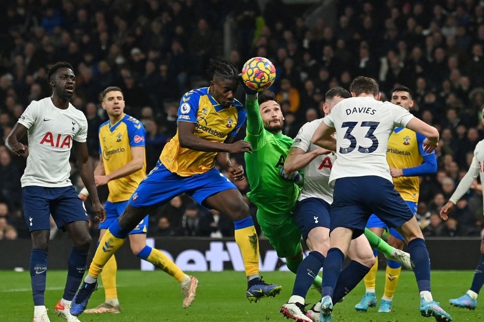 Dávinson Sánchez sumó otra titularidad en la caída de Tottenham en la Premier