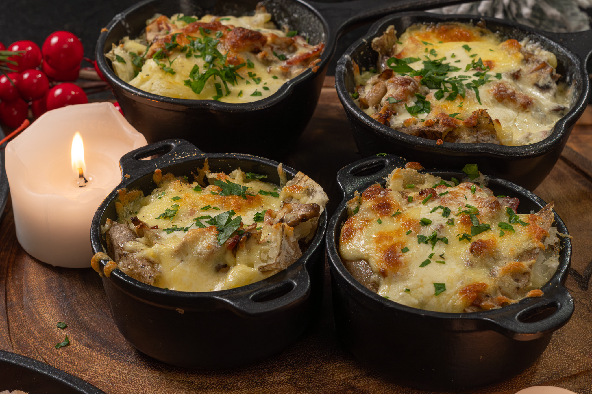 Papas al horno gratinadas con tocineta y champiñones