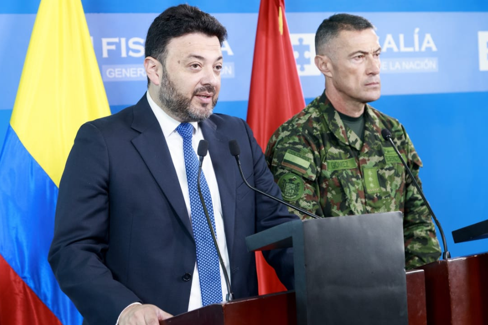 Nelson Andrés Escobar, director especializado contra las Organizaciones Criminales de la Fiscalía, y mayor general Royer Gómez, jefe de Operaciones del Ejército Nacional.