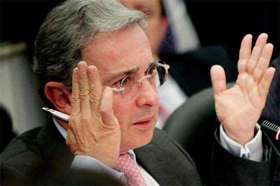 Ministro de defensa venezolano pide a Uribe mirar «la viga» en su ojo