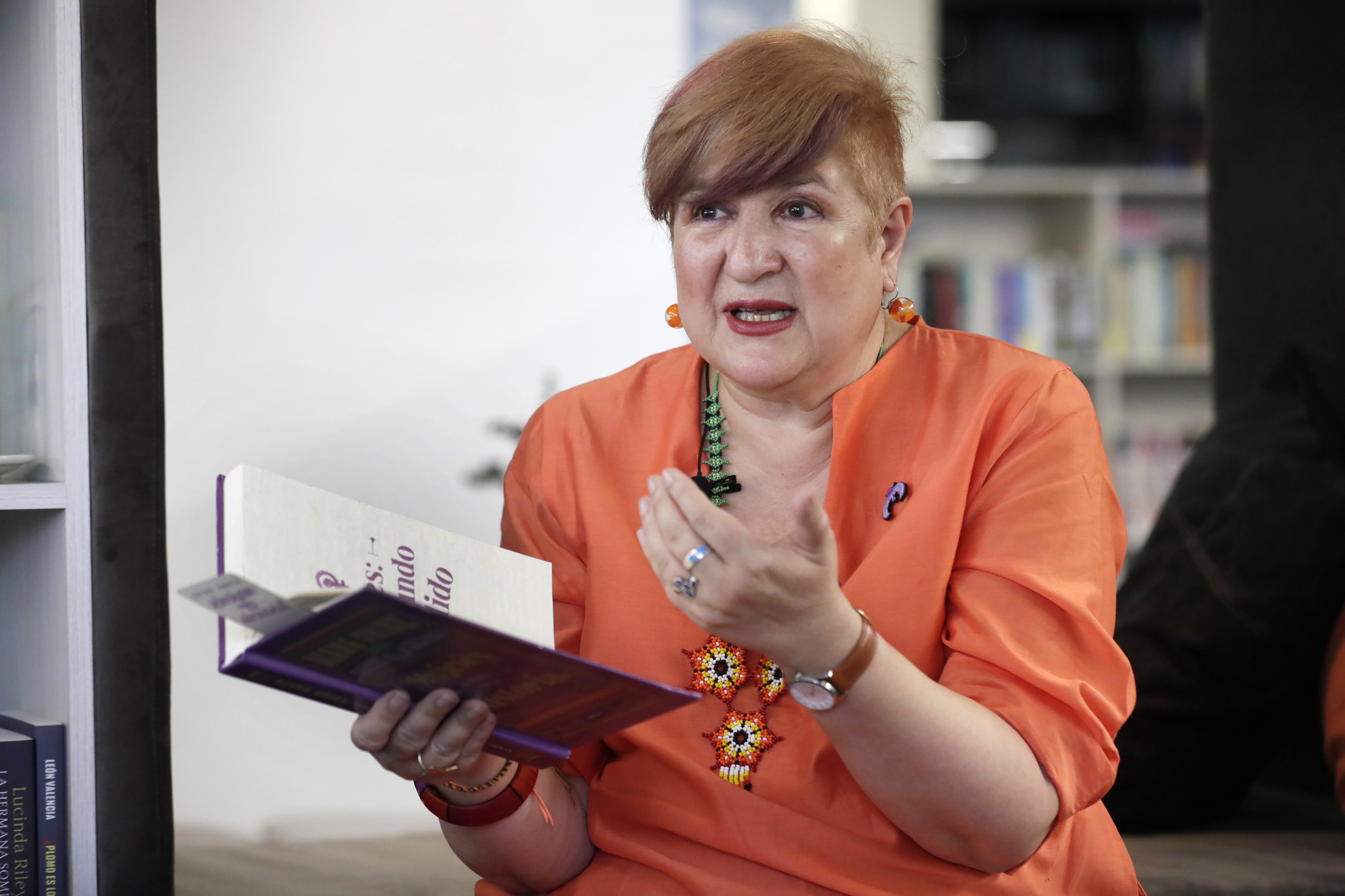 Sobre “Mujeres a través de la historia”, el nuevo libro de Diana Uribe