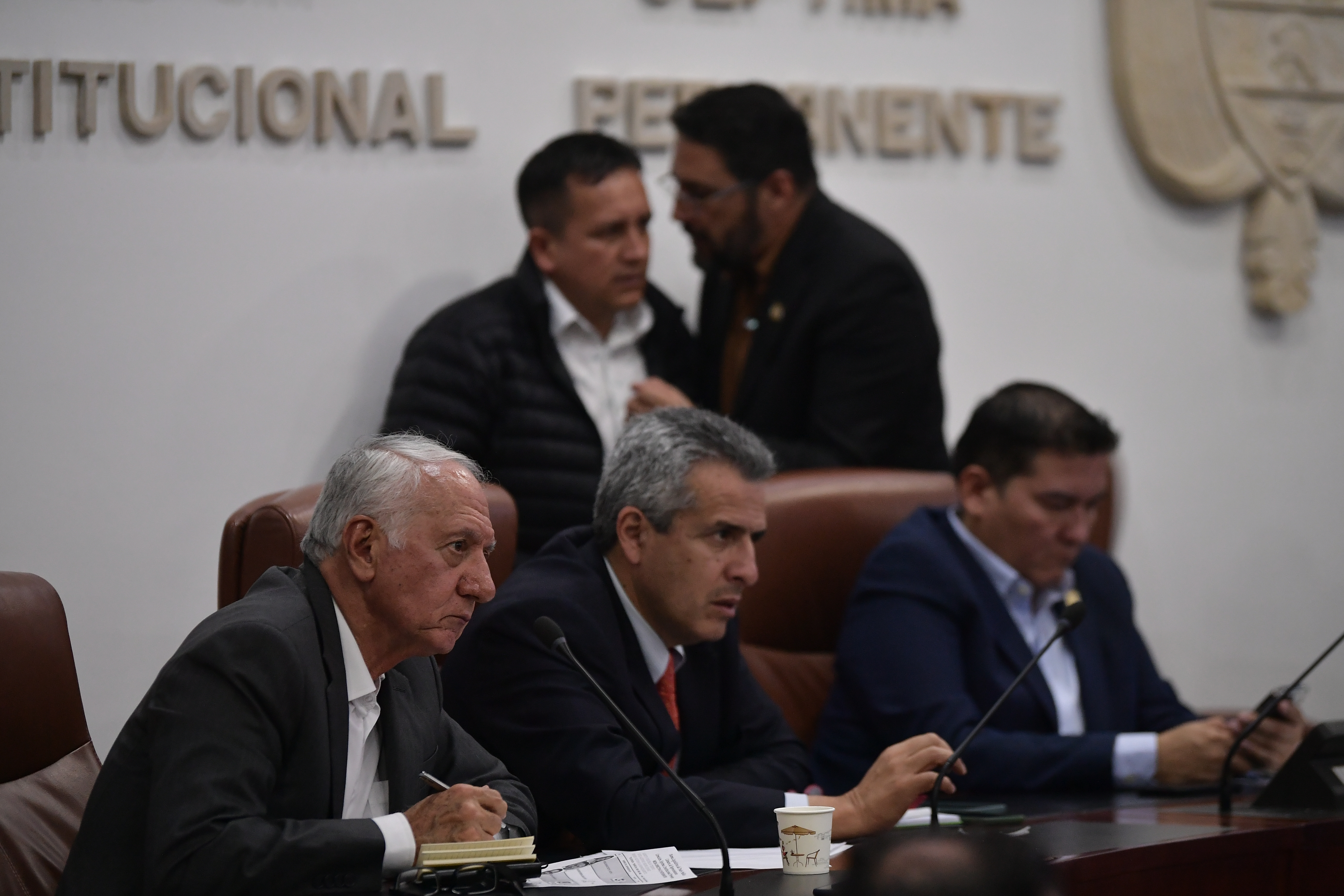 Mininterior calificó de “torpeza” oposición a plan para recuperar centros de salud