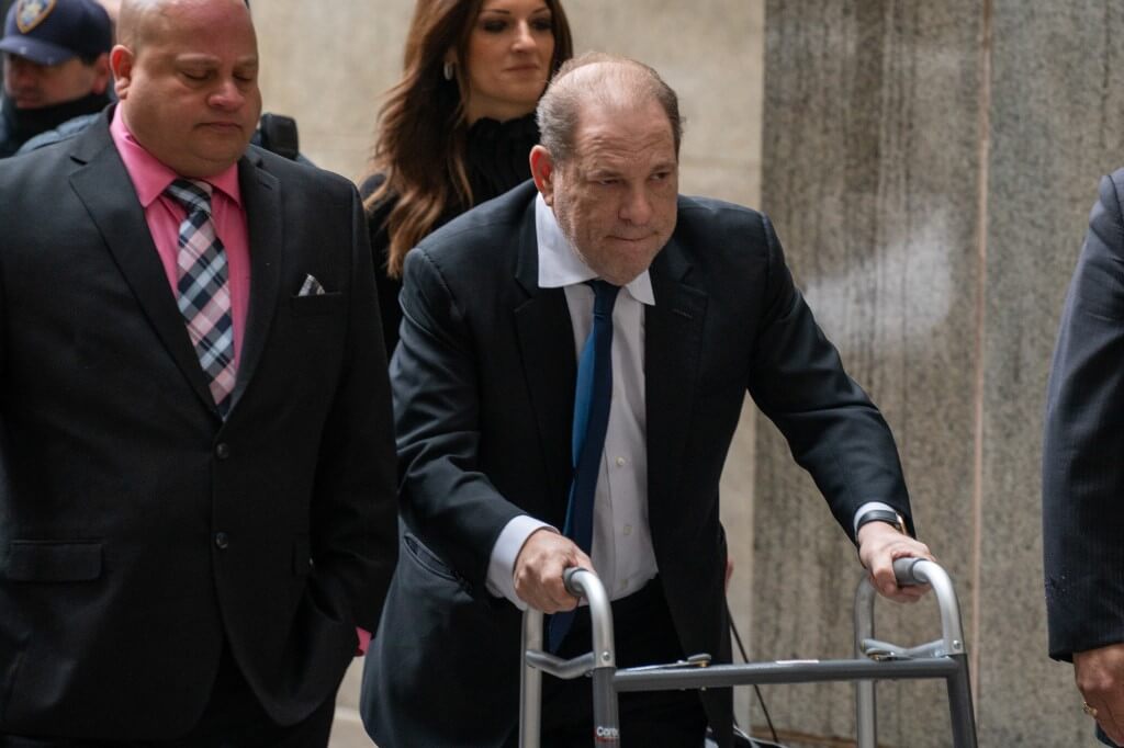 Harvey Weinstein dice que promovió a mujeres en Hollywood y desata ira de víctimas