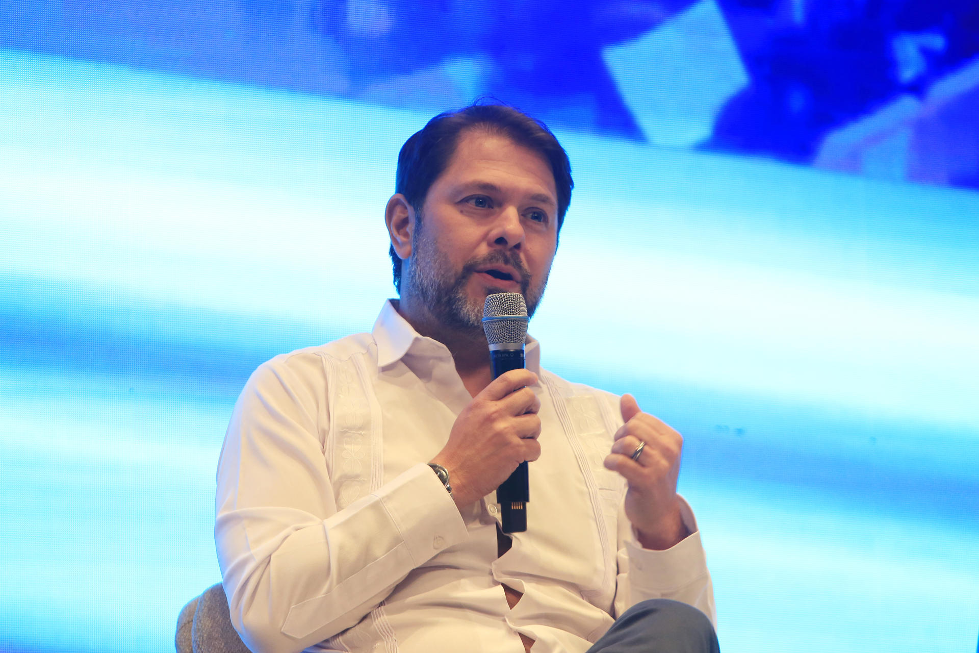 Rubén Gallego, senador de origen colombiano, cuestionado en escándalo del Congreso de EE.UU.