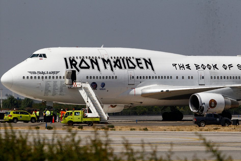 Nuevo avión de Iron Maiden sufre averías en aeropuerto de Chile