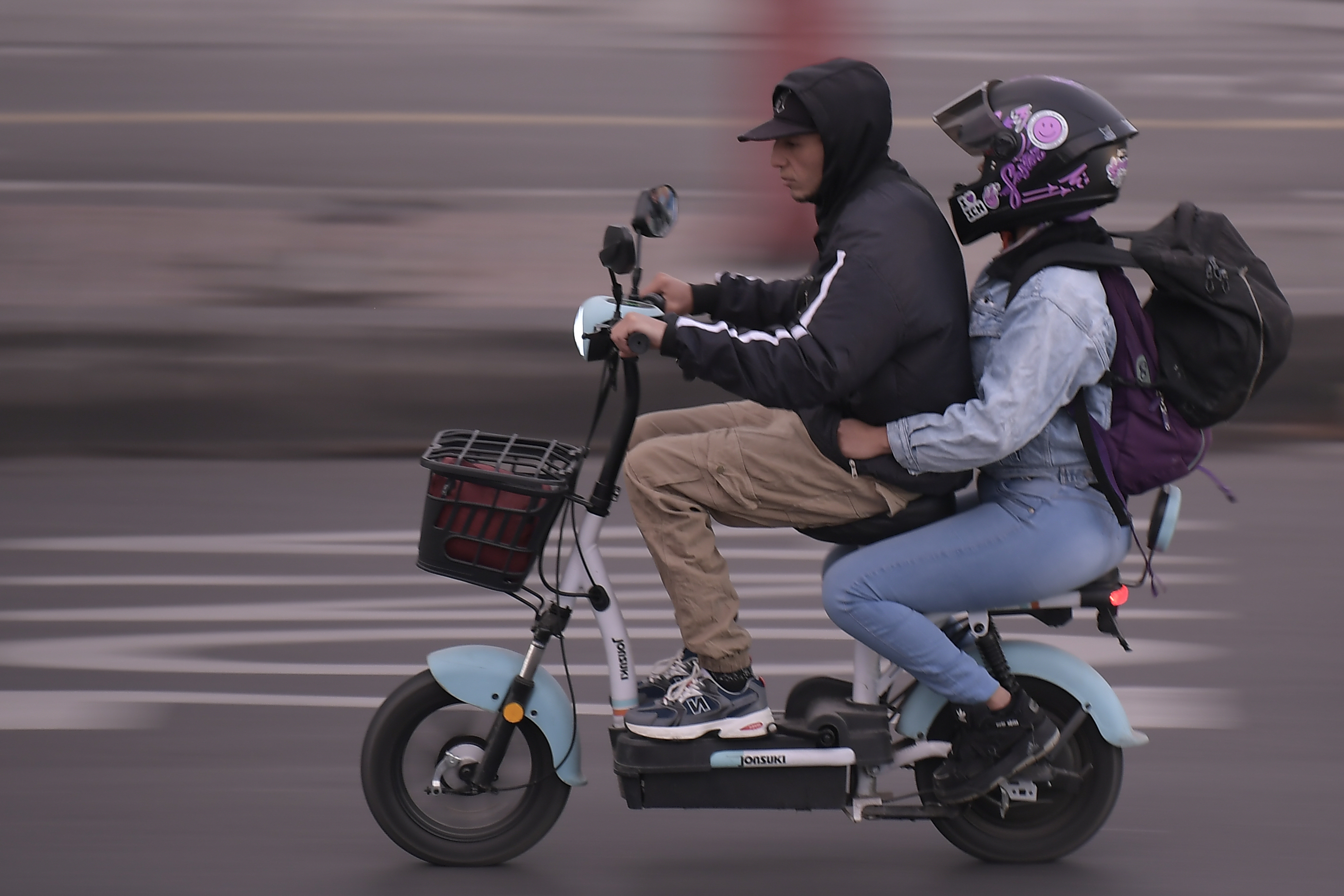 Diferentes aspectos de este día en Bogotá, en el que los habitantes se movilizaron en otros medios de transporte como: Transmilenio, taxis o bicicletas.