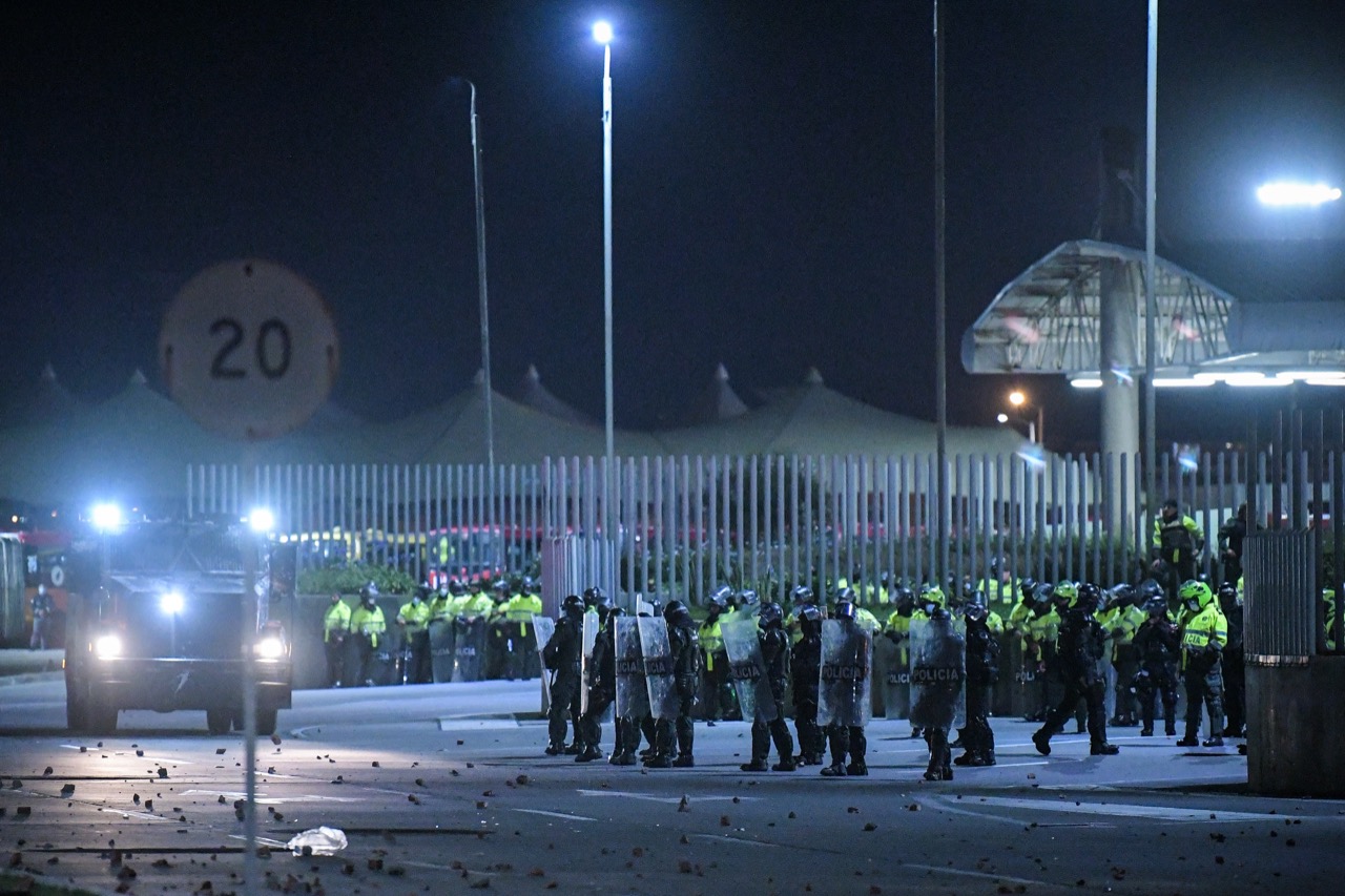 Allí, el secretario de Gobierno, Luis Ernesto Gómez, y otros funcionarios del Distrito, activaron diálogos con algunos manifestantes.