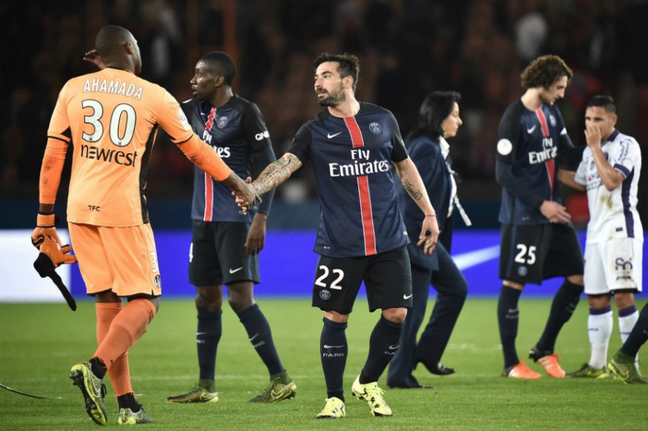 Abel Aguilar, ni en el banco en derrota por goleada del Toulouse con el PSG